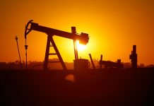 Giá xăng dầu hôm nay 25/9: Lấy lại đà tăng