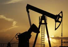 Giá dầu tiếp tục tăng nhờ dữ liệu kinh tế Mỹ tích cực giá dầu