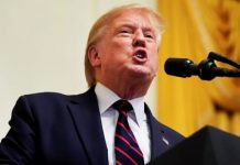 Bầu cử cận kề, ông Trump căng mình lo thoát thế kẹt