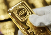 Vàng tăng giá mạnh sáng đầu tuần dù chuyên gia nghi ngờ về khả năng lập kỷ lục mới