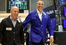 Chứng khoán Mỹ tiếp tục “xanh”, giá dầu giảm sâu