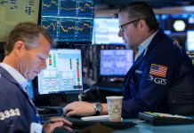 Đằng sau hiện tượng chứng khoán Mỹ không ngừng lập kỷ lục