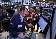 Chứng khoán Mỹ xanh 3 phiên liên tiếp nhờ cổ phiếu AI, giá dầu tăng gần 2,7%