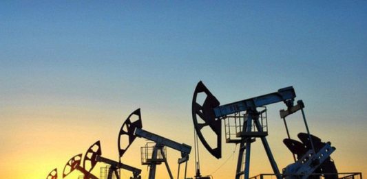 Dự báo giá dầu tháng 4/2026: Biến động mạnh giữa rủi ro địa chính trị và áp lực dư cung